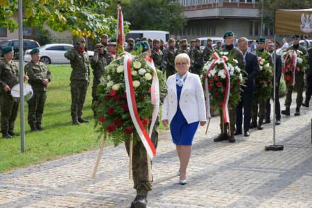 Uczestnicy obchodów 85. rocznicy utworzenia Polskiego Państwa Podziemnego