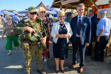 Uczestnicy imprezy plenerowej krzeszowskie "Powidlaki"