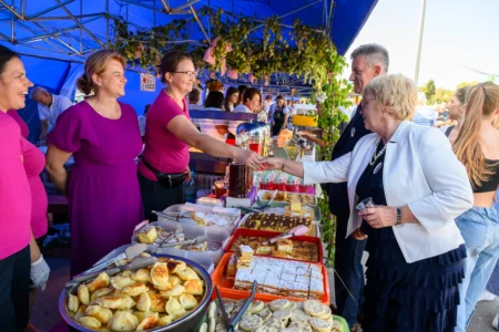 Uczestnicy imprezy plenerowej krzeszowskie "Powidlaki"