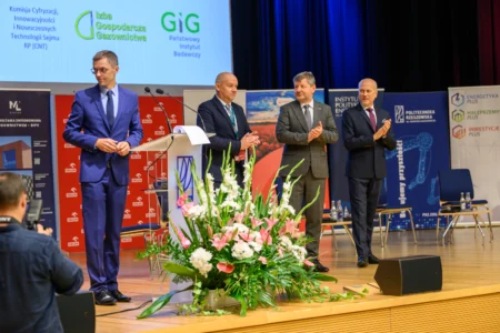 Uczestnicy konferencji dotyczącej bezpieczeństwa energetycznego