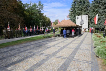Uczestnicy obchodów 85. rocznicy utworzenia Polskiego Państwa Podziemnego