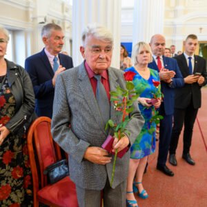 Uczestnicy uroczystości wręczenia odznaczeń państwowych