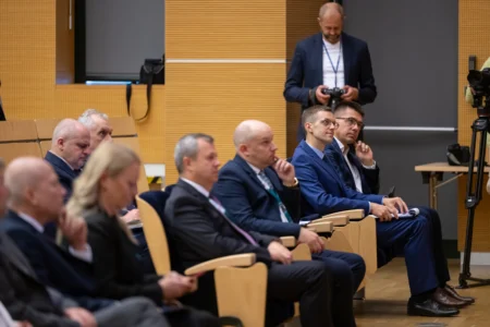 Uczestnicy konferencji dotyczącej bezpieczeństwa energetycznego