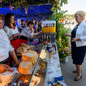 Uczestnicy imprezy plenerowej krzeszowskie "Powidlaki"