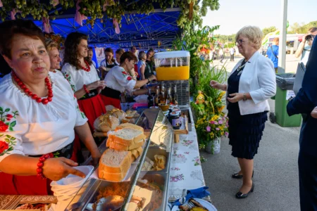 Uczestnicy imprezy plenerowej krzeszowskie "Powidlaki"