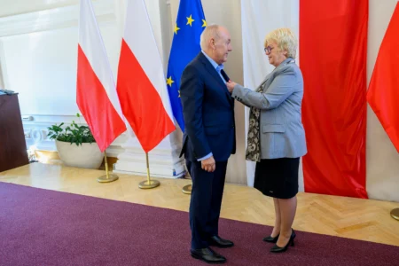 Uczestnicy uroczystości wręczenia odznaczeń państwowych