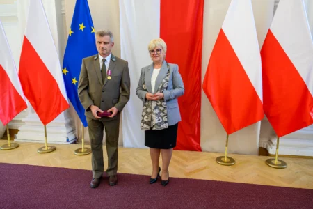 Uczestnicy uroczystości wręczenia odznaczeń państwowych