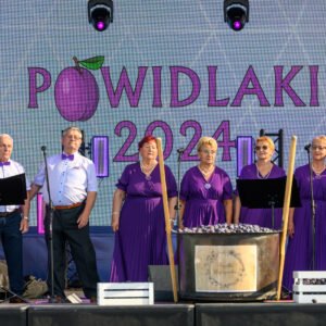 Uczestnicy imprezy plenerowej krzeszowskie "Powidlaki"