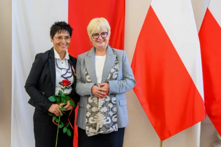 Uczestnicy uroczystości wręczenia odznaczeń państwowych