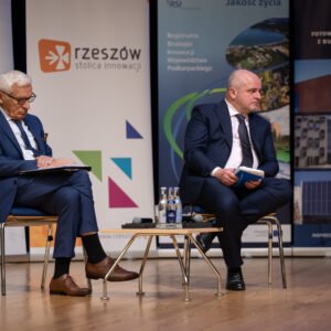 Uczestnicy konferencji dotyczącej bezpieczeństwa energetycznego