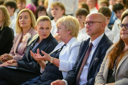 Uczestnicy wojewódzkiej inauguracji roku szkolnego