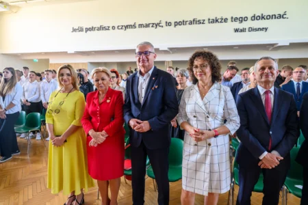Uczestnicy wojewódzkiej inauguracji roku szkolnego
