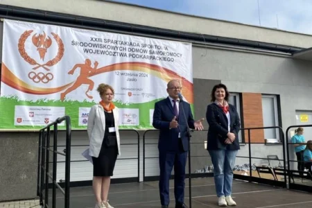 Uczestnicy i goście spartakiady środowiskowych domów samopomocy województwa podkarpackiego