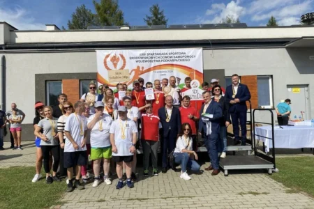 Uczestnicy i goście spartakiady środowiskowych domów samopomocy województwa podkarpackiego