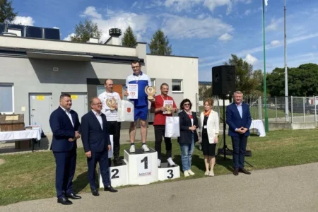 Uczestnicy i goście spartakiady środowiskowych domów samopomocy województwa podkarpackiego