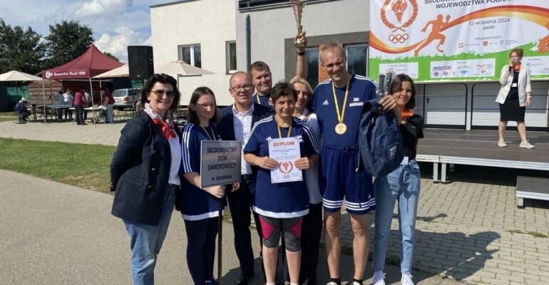 Uczestnicy i goście spartakiady środowiskowych domów samopomocy województwa podkarpackiego