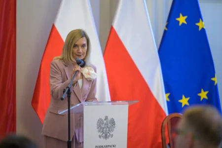 Uczestnicy uroczystości wręczenia odznaczeń państwowych dla nauczycieli