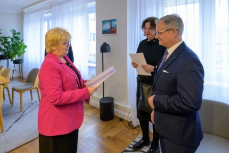 Wojewoda podkarpacki Teresa Kubas-Hul wraz z powołanymi konsultantami w ochronie zdrowia