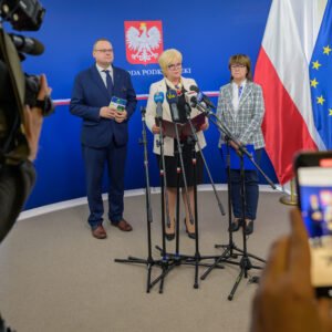 Uczestnicy konferencji prasowej wojewody