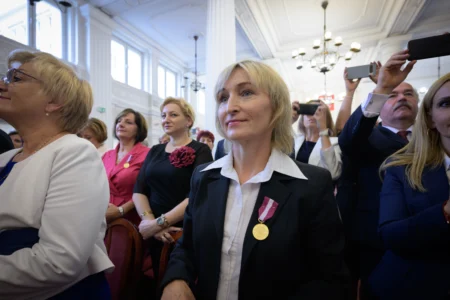 Uczestnicy uroczystości wręczenia odznaczeń państwowych dla nauczycieli