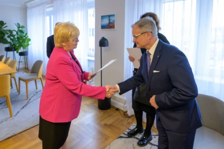 Wojewoda podkarpacki Teresa Kubas-Hul wraz z powołanymi konsultantami w ochronie zdrowia
