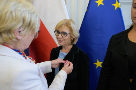 Uczestnicy uroczystości wręczenia odznaczeń państwowych dla nauczycieli