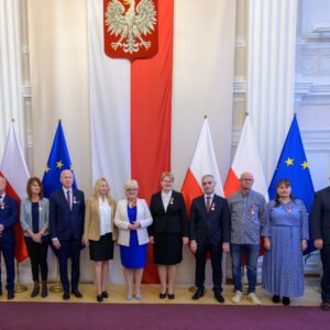 Uczestnicy uroczystości wręczenia odznaczeń państwowych dla nauczycieli