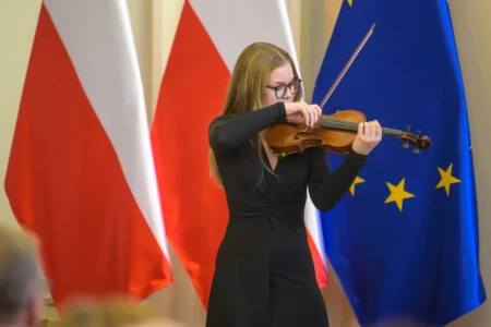 Uczestnicy uroczystości wręczenia odznaczeń państwowych dla nauczycieli