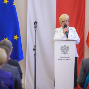 Uczestnicy uroczystości z okazji Dnia Edukacji Narodowej