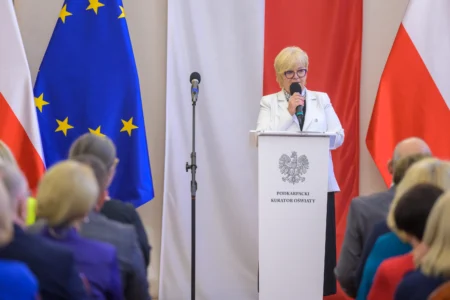 Uczestnicy uroczystości z okazji Dnia Edukacji Narodowej