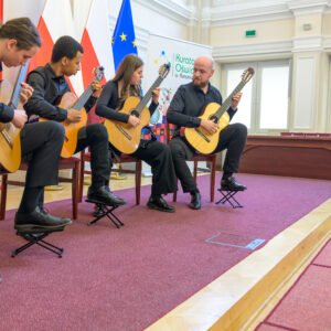 Uczestnicy uroczystości wręczenia odznaczeń państwowych dla nauczycieli