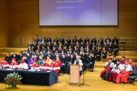 Uczestnicy inauguracji na Uniwersytecie Rzeszowskim