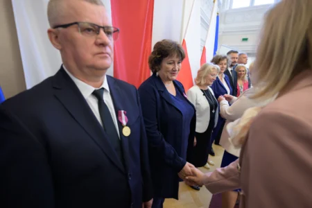 Uczestnicy uroczystości wręczenia odznaczeń państwowych dla nauczycieli