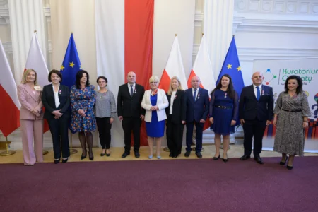 Uczestnicy uroczystości wręczenia odznaczeń państwowych dla nauczycieli