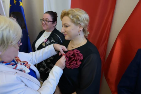 Uczestnicy uroczystości wręczenia odznaczeń państwowych dla nauczycieli