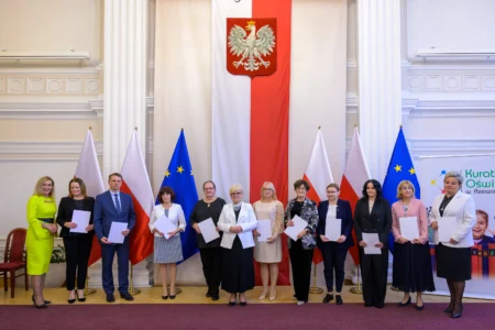 Uczestnicy uroczystości z okazji Dnia Edukacji Narodowej