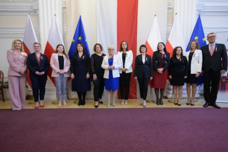 Uczestnicy uroczystości wręczenia odznaczeń państwowych dla nauczycieli