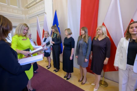 Uczestnicy uroczystości z okazji Dnia Edukacji Narodowej