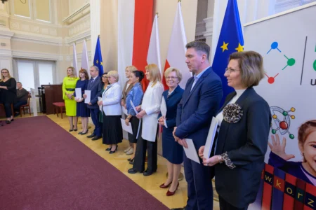 Uczestnicy uroczystości z okazji Dnia Edukacji Narodowej