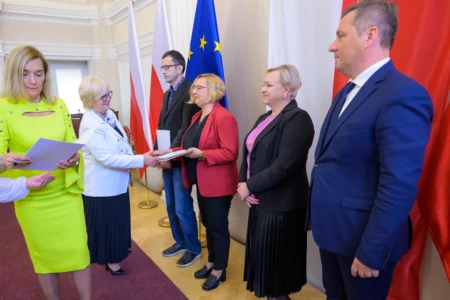 Uczestnicy uroczystości z okazji Dnia Edukacji Narodowej