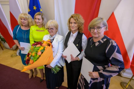 Uczestnicy uroczystości z okazji Dnia Edukacji Narodowej