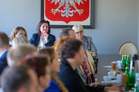 Uczestnicy spotkania w sprawie pieczy zastepczej