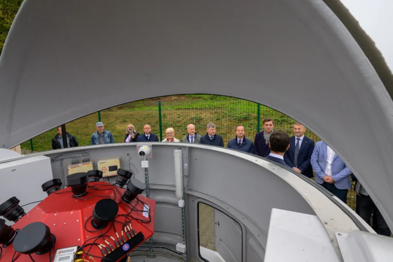 Uczestnicy uroczystości z okazji otwarcia obserwatorium w Bezmiechowej