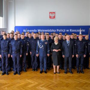 Uczestnicy uroczystego ślubowania policjantów