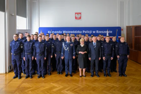Uczestnicy uroczystego ślubowania policjantów