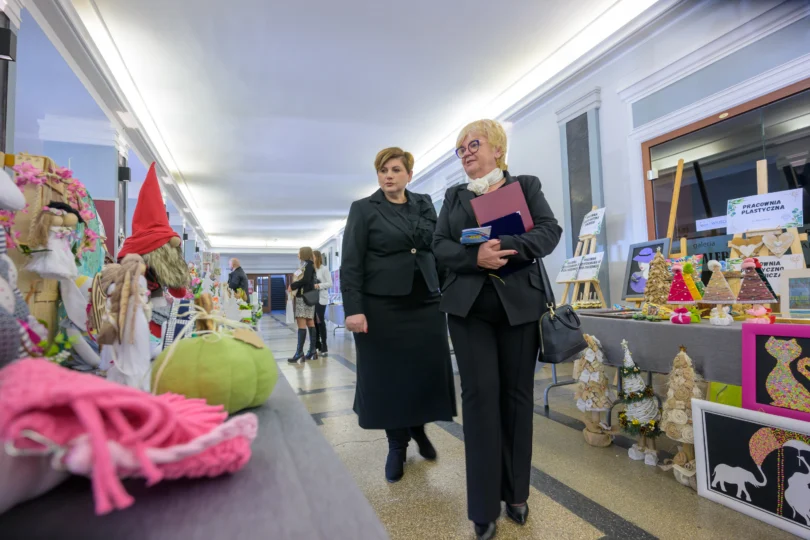 Uczestnicy jubileuszu 30-lecia Warsztatu Terapii Zajęciowej w Mielcu