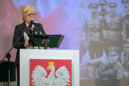 Uczestnicy otwarcia wystawy w Muzeum Narodowym Ziemi Przemyskiej