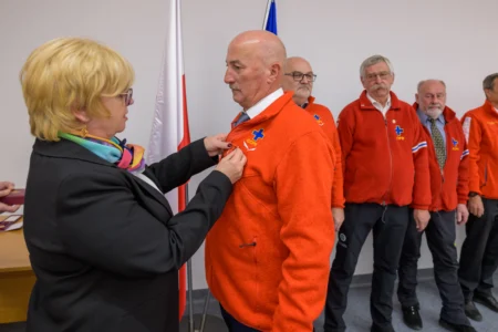 Uczestnicy uroczystości z okazji Dnia Ratownika Górskiego