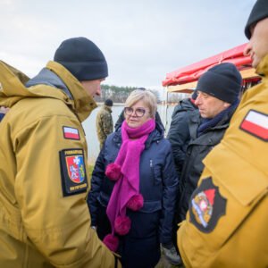 Uczestnicy posiedzenia Powiatowego Zespołu Zarządzania Kryzysowego i ćwiczeń w Tarnobrzegu