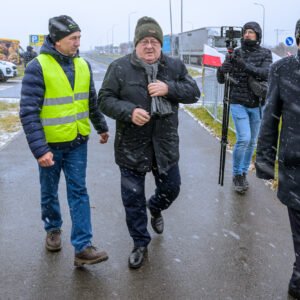 Czesław Siekierski, minister rolnictwa i rozwoju wsi oraz Teresa Kubas-Hul, wojewoda podkarpacki spotkali się w niedzielę z protestującymi w Medyce rolnikami.